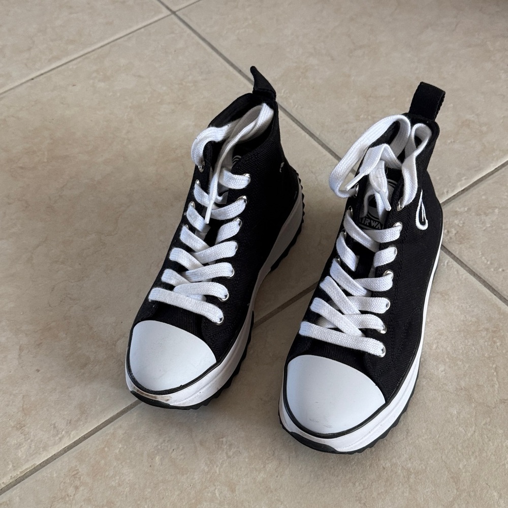 Airwalk Black and White Lace-Up Sneakers